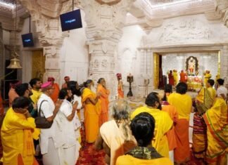 पर्यटन मंत्री जयवीर सिंह का दावा, ‘छह महीने में उत्तर प्रदेश में आए 33 करोड़ पर्यटक, अयोध्या ने काशी को छोड़ा पीछे’ अयोध्या में पर्यटक