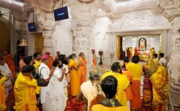 पर्यटन मंत्री जयवीर सिंह का दावा, ‘छह महीने में उत्तर प्रदेश में आए 33 करोड़ पर्यटक, अयोध्या ने काशी को छोड़ा पीछे’ अयोध्या में पर्यटक