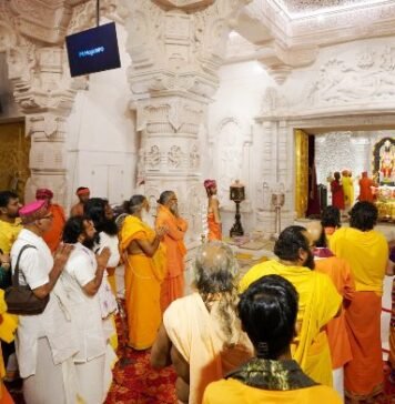 अयोध्‍या में पर्यटक