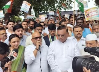 कांग्रेस का हल्‍ला बोल