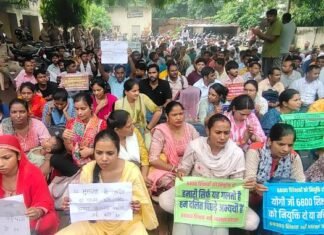 शिक्षक भर्ती अभ्यर्थियों की नियुक्ति नहीं होने पर बोले अखिलेश, पिछड़े व दलितों से नफरत करते हैं योगी आदित्यनाथ दलित पिछड़ों से नफरत