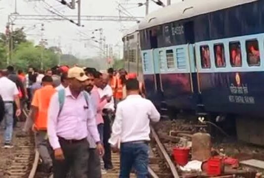 अब एमपी में हुई रेल दुर्घटना, सोमनाथ एक्सप्रेस के AC कोच पटरी से उतरे, यात्रियों में हड़कंप सोमनाथ एक्सप्रेस