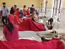 श्रद्धालुओं से भरी बस