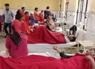 श्रद्धालुओं से भरी बस