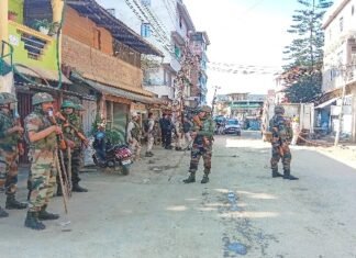 मणिपुर में बिगड़े हालात