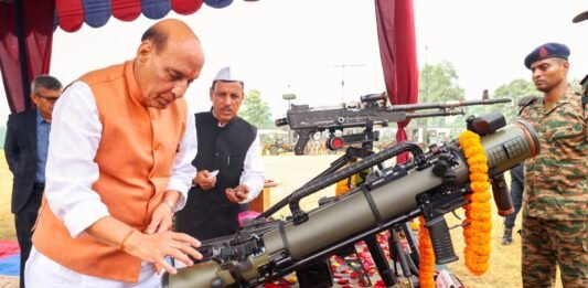 सेना के जवानों संग शस्त्र पूजा कर राजनाथ सिंह ने कहा, भारत किसी भी परिस्थिति के लिए तैयार शस्त्र पूजा