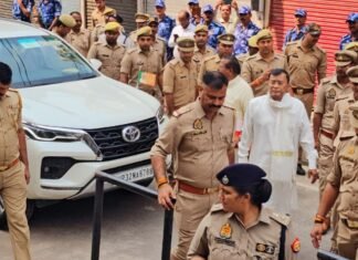 हाथरस सत्संग कांड: कड़ी सुरक्षा के बीच न्यायिक आयोग के सामने पेश हुआ नारायण साकार बाबा नारायण साकार