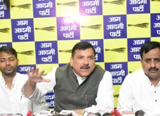 बोले संजय सिंह, “नफरत फैला भाजपा जीतना चाह रही यूपी उपचुनाव, हारने पर कराती है दंगा” संजय सिंह