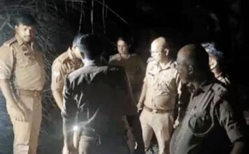 पलटी स्लीपर बस