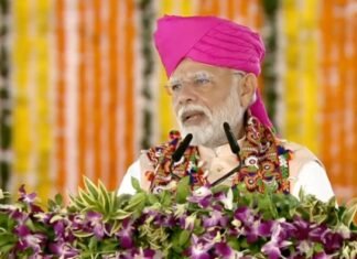 प्रधानमंत्री नरेंद्र मोदी