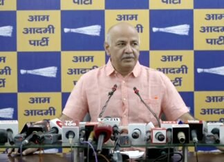 ईडी के छापों पर भड़की AAP, सिसोदिया ने कहा, चुनावों में हरा न पाने के चलते मोदी ले रहें हथकंडों’ का सहारा ईडी के छापों