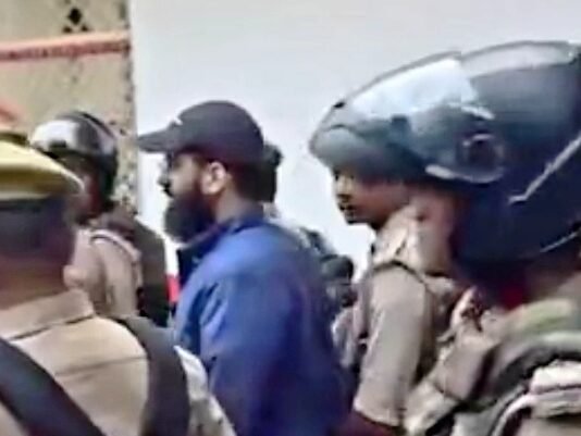 लखनऊ CBI कोर्ट में सुनवाई के बाद अतीक अहमद के बेटे उमर को मिली जमानत उमर को मिली जमानत
