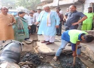 लखनऊ में गंदगी देख भड़के कैबिनेट मंत्री, जोनल अधिकारी का वेतन काटने के दिए निर्देश लखनऊ में गंदगी