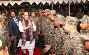 राजनाथ सिंह ने जवानों संग मनाई दिवाली, कहा सबके पास तक पहुंची है आपके शौर्य की कहानी राजनाथ सिंह
