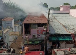 गोदाम में लगी आग