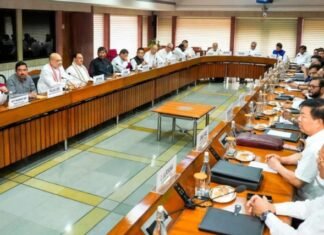 संसद का शीतकालीन सत्र: सर्वदलीय बैठक में कांग्रेस ने अडानी-मणिपुर समेत कई मुद्दों पर की चर्चा की मांग शीतकालीन सत्र सर्वदलीय बैठक