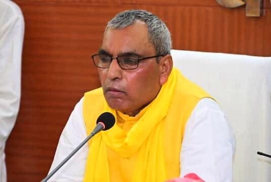 खड़गे के बयान पर ओपी राजभर ने कहा, सीएम योगी सच्चे संत, प्रलोभन में नहीं किया सत्ता का दुरुपयोग ओपी राजभर