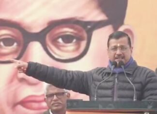 अब केजरीवाल ने दलित छात्रों के लिए किया अंबेडकर स्कॉलरशिप का ऐलान अंबेडकर स्कॉलरशिप