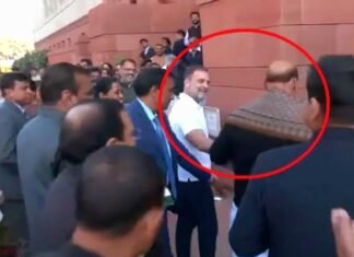 राजनाथ सिंह को गुलाब व तिरंगा देने पहुंचे राहुल गांधी, रक्षामंत्री ने लेने से किया इंकार राजनाथ सिंह को तिरंगा