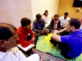 परभणी हिंसा में मृतक के परिवार से मिले राहुल गांधी, RSS-BJP पर साधा निशाना परभणी हिंसा