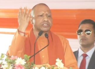 जनसभा में बोले CM योगी, “माफियाओं का समर्थन व महाकुंभ का विरोध करती है सपा” सीएम योगी