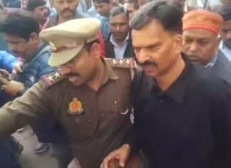 प्रेसवार्ता के बीच सांसद राकेश राठौर गिरफ्तार, रेप के पुराने मामले में पुलिस ने की कार्रवाई राकेश राठौर