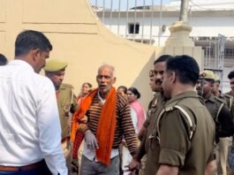 बेटी गायब होने से परेशान पति-पत्नी ने विधानसभा के सामने की आत्मदाह की कोशिश, पुलिस पर लगाया आरोप आत्मदाह की कोशिश