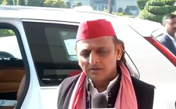मिल्कीपुर उपचुनाव के बाद भड़के अखिलेश, मर गया चुनाव आयोग, हमें भेंट करना पड़ेगा सफेद कपड़ा मिल्कीपुर उपचुनाव