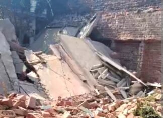 खाना बनाते समय बंथरा में सिलेंडर फटने से ढहा घर, मां ने सूझबूझ से बचाई बच्चों की जान ढहा घर