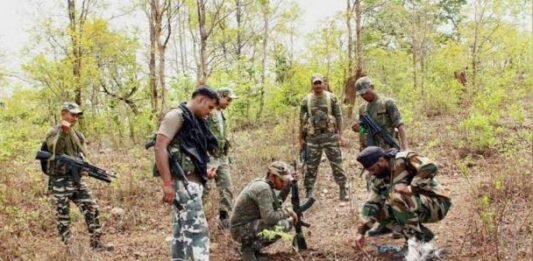 सुरक्षाबलों ने मुठभेड़ में मार गिराए 18 नक्सली, जवान भी शहीद
