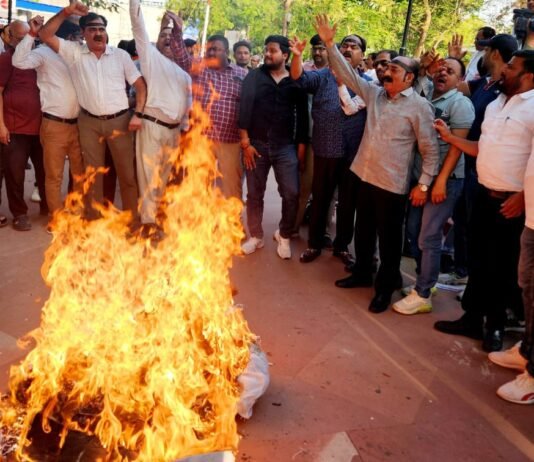 पहलगाम अटैक के विरोध में व्यापारियों ने फूंका आतंकवाद का पुतला, कहा POK वापस लेने का आ गया समय पहलगाम अटैक