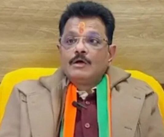 पत्रकार के परिवार से अभद्रता करने वाले भाजपा नेता मनोज सिंह की हटी ‘Y’ श्रेणी की सुरक्षा वाइ श्रेणी सुरक्षा