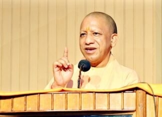 CM योगी ने कहा, “सिर्फ अच्छे अंकों तक शिक्षा न रहे सीमित, नैतिक मूल्यों से चाहिए जोड़ना” शिक्षा और शिक्षकों की भूमिका