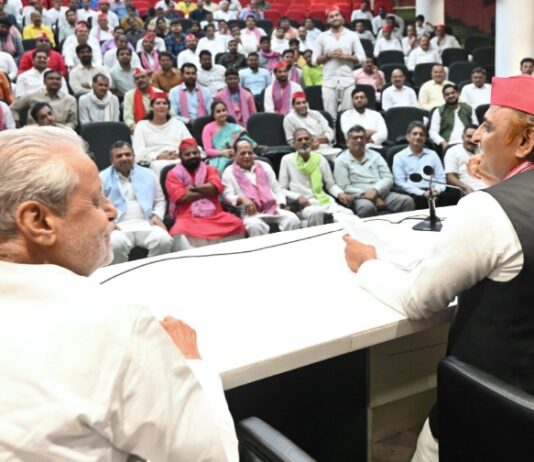 अखिलेश यादव