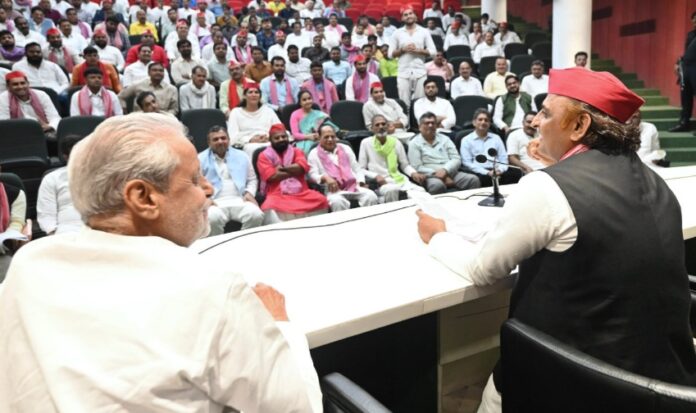 अखिलेश यादव