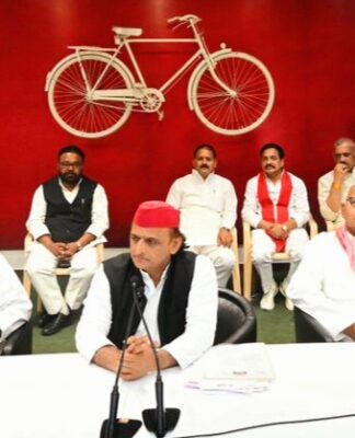 अखिलेश यादव