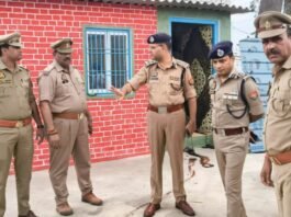 जौनपुर में पिता समेत दो बेटों की निर्मम हत्या, आक्रोशित ग्रामीणों ने किया चक्काजाम निर्मम हत्या