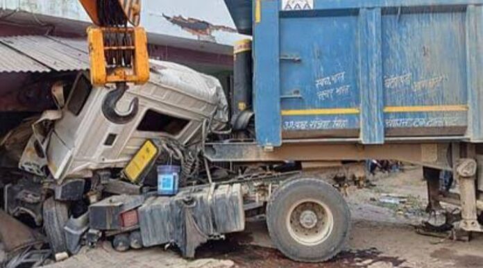 डंपर ने मारी टक्कर