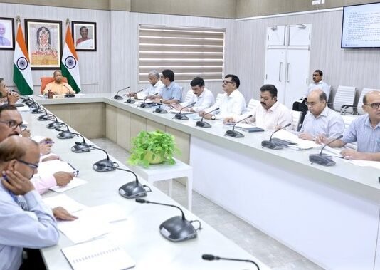 आवास-शहरी नियोजन विभाग की समीक्षा बैठक कर CM योगी ने दिए निर्देश, दो साल में पूरा करें विश्वस्तरीय कन्वेंशन सेंटर, JPNIC को लेकर भी कही ये बात