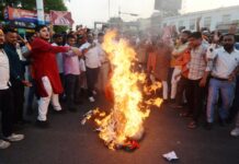 अखिलेश का पुतला