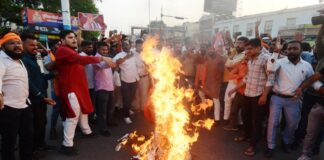 अखिलेश का पुतला
