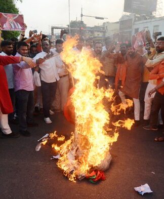 अखिलेश का पुतला