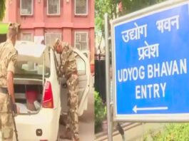 बम से उड़ाने की धमकी