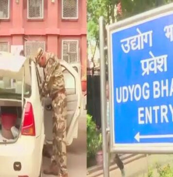 बम से उड़ाने की धमकी