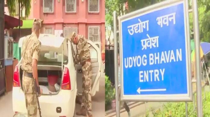 बम से उड़ाने की धमकी