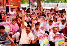 शिक्षामित्रों का प्रदर्शन