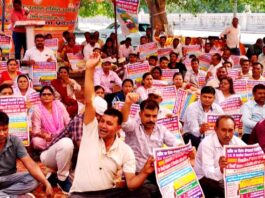 शिक्षामित्रों का प्रदर्शन