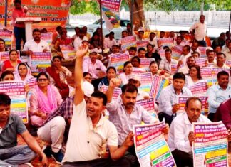 शिक्षामित्रों का प्रदर्शन
