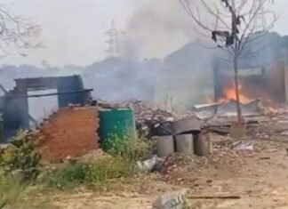 पटाखा फैक्ट्री