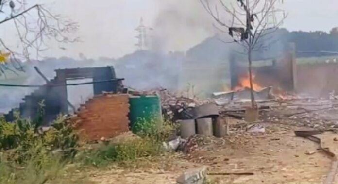पटाखा फैक्ट्री